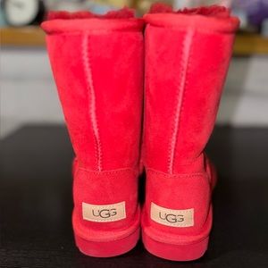 UGG Classic Short II Red Size 6